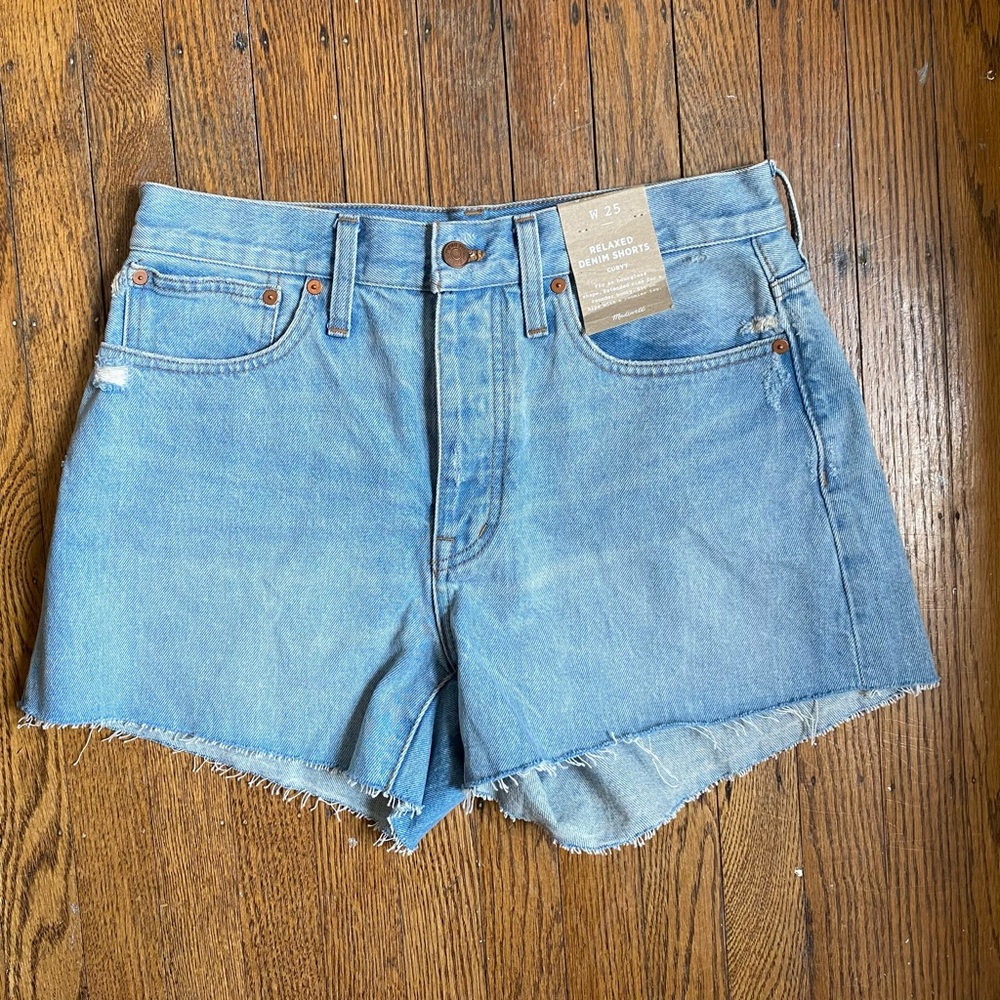 NWT Curvy Relaxed Denim Shorts in Cedarcroft Wash